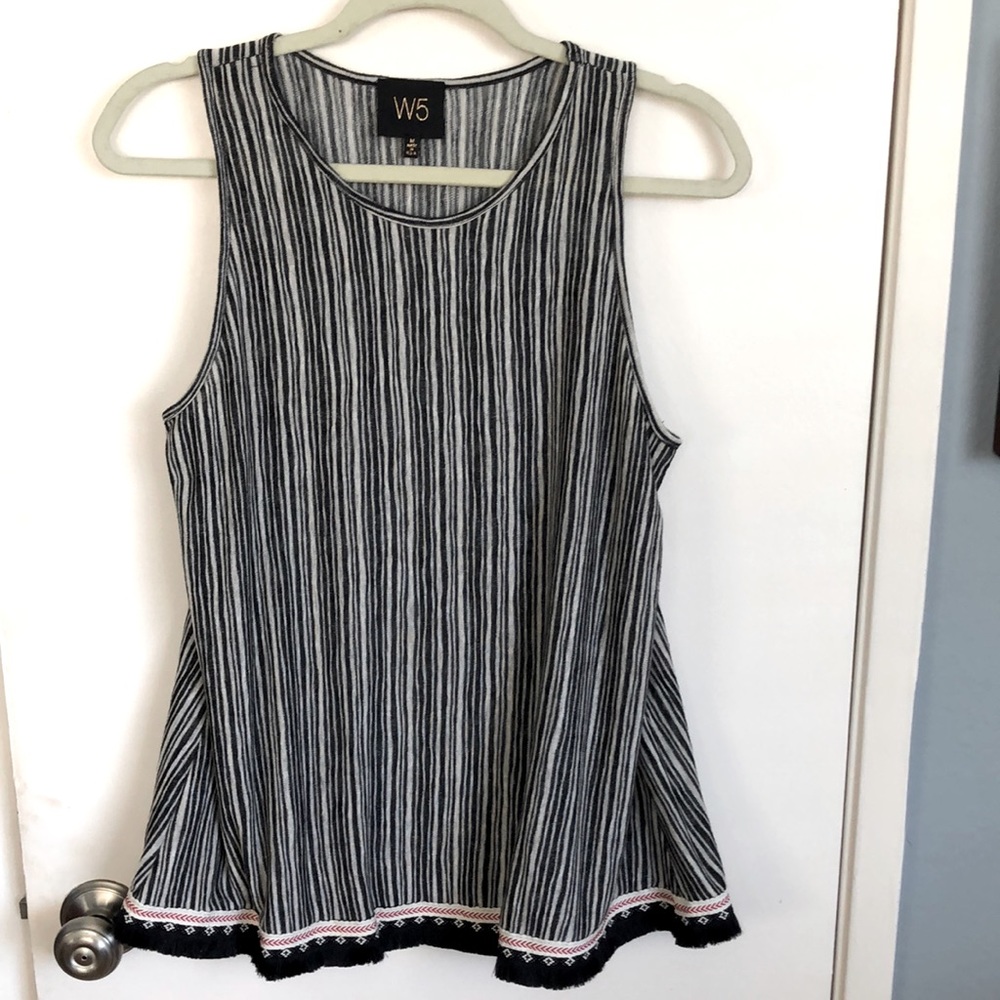 W5 Sleeveless Fringe Bottom Tank - Sz M